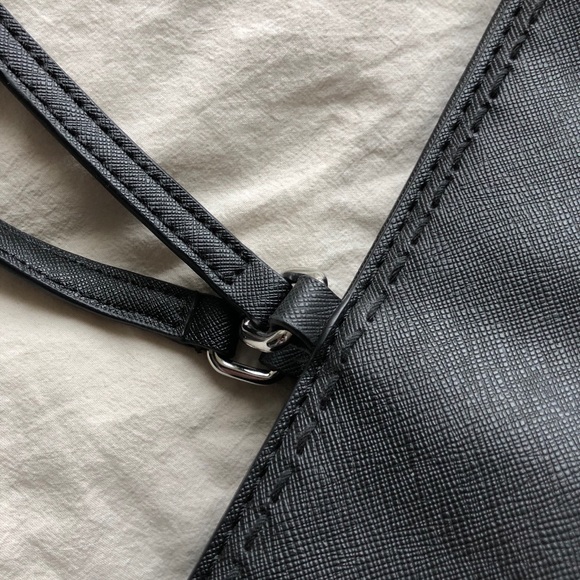 GUESS elite tote - Picture 5 of 8